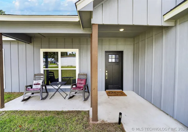 Homes for sale in Coweta, OK | 100 N Eufaula Ave, Coweta, OK 74429 | MLS# 2624446