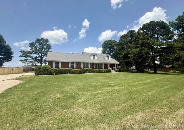 Homes for sale in Tahlequah, OK | 802 W Downing St, Tahlequah, OK 74464 | MLS# 2624449