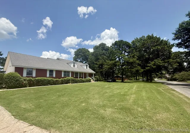 Homes for sale in Tahlequah, OK | 802 W Downing St, Tahlequah, OK 74464 | MLS# 2624449