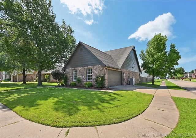2nd image of 12704 E 78th St, Owasso, OK 74055 | MLS# 2624376