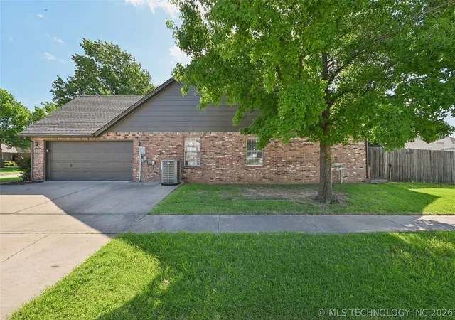 Homes for sale in Owasso, OK | 12704 E 78Th St, Owasso, OK 74055 | MLS# 2624376