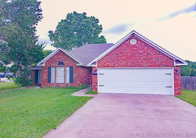Homes for sale in Durant, OK | 2704 Forrest Cir, Durant, OK 74701 | MLS# 2624484