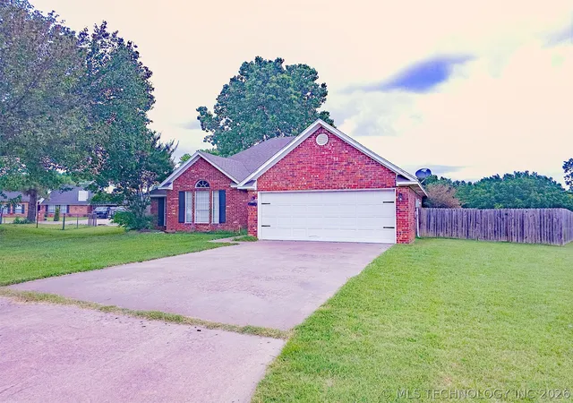 Homes for sale in Durant, OK | 2704 Forrest Cir, Durant, OK 74701 | MLS# 2624484