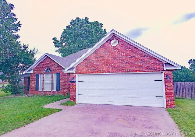Homes for sale in Durant, OK | 2704 Forrest Cir, Durant, OK 74701 | MLS# 2624484