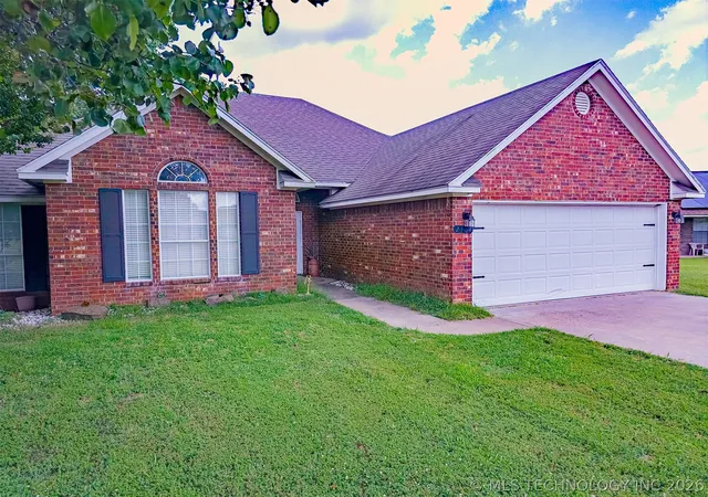 Homes for sale in Durant, OK | 2704 Forrest Cir, Durant, OK 74701 | MLS# 2624484