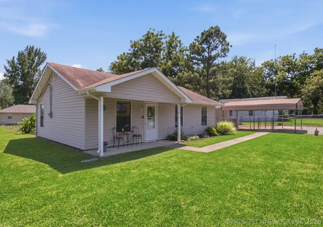 2nd image of 418 E 3rd St, Beggs, OK 74421 | MLS# 2624463