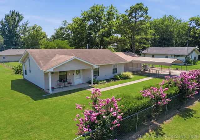 Homes for sale in Beggs, OK | 418 E 3Rd St, Beggs, OK 74421 | MLS# 2624463