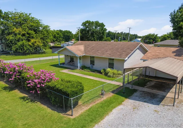 Homes for sale in Beggs, OK | 418 E 3Rd St, Beggs, OK 74421 | MLS# 2624463