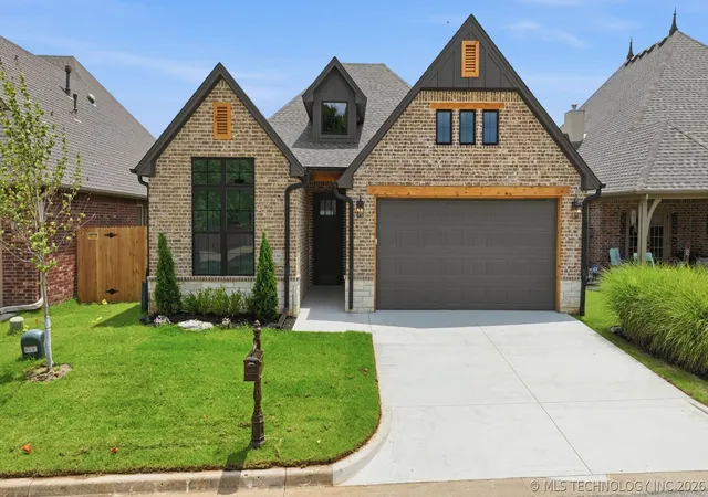 Photo 1 of Single family home for sale at 1563 S Hickory Cir, Broken Arrow, OK 74012 | MLS# 2622235 | Listing updated on 2026-07-31