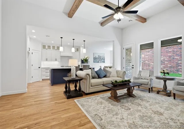 Photo 3 of Single family home for sale at 812 W Urbana St S, Broken Arrow, OK 74012 | MLS# 2622034 | Listing updated on 2026-07-31