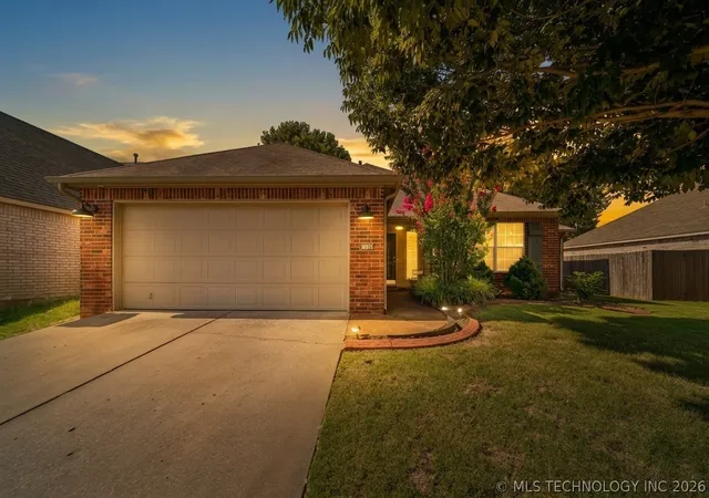 Homes for sale in Broken Arrow, OK | 21204 E 39th Pl S, Broken Arrow, OK 74014 | MLS# 2624578