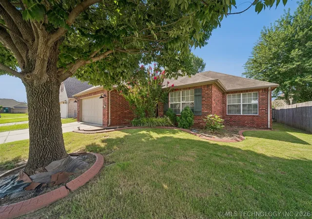 Homes for sale in Broken Arrow, OK | 21204 E 39Th Pl S, Broken Arrow, OK 74014 | MLS# 2624578