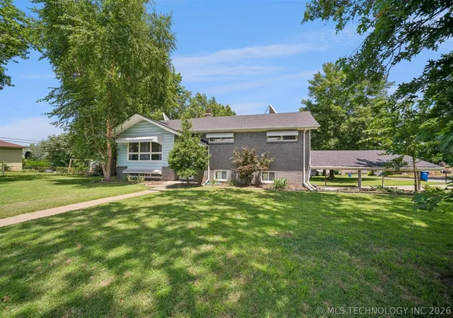 Photo 2 of Sale Pending at 2325 J St Sw, Miami, OK 74354 | MLS# 2624587 | Listing updated on 2026-10-05