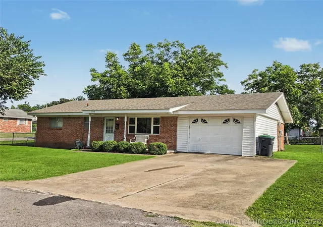 Homes for sale in Tahlequah, OK | 1704 Evans St, Tahlequah, OK 74464 | MLS# 2624607