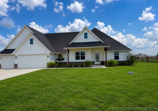 Homes for sale in Collinsville, OK | 7133 E 137th Pl N, Collinsville, OK 74021 | MLS# 2624624