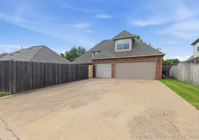 Homes for sale in Broken Arrow, OK | 3901 W Roanoke St, Broken Arrow, OK 74011 | MLS# 2624554