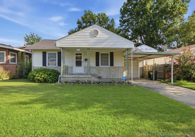 Homes for sale in Muskogee, OK | 2121 E Broadway St, Muskogee, OK 74403 | MLS# 2624659