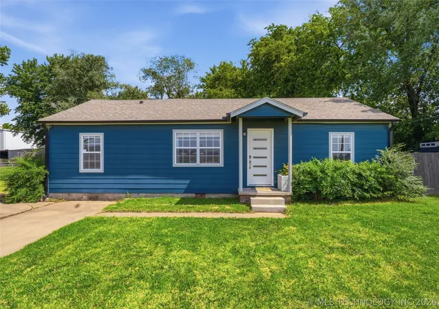 Homes for sale in Broken Arrow, OK | 1522 E College St, Broken Arrow, OK 74012 | MLS# 2624703