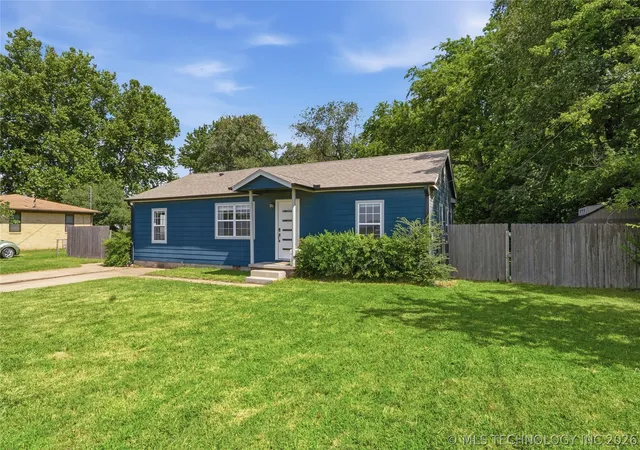 Homes for sale in Broken Arrow, OK | 1522 E College St, Broken Arrow, OK 74012 | MLS# 2624703