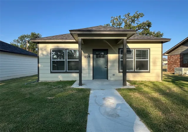 Photo 1 of Single family home for sale at 608 S 3rd Street, Morris, OK 74445 | MLS# 2624247 | Listing updated on 2026-09-29