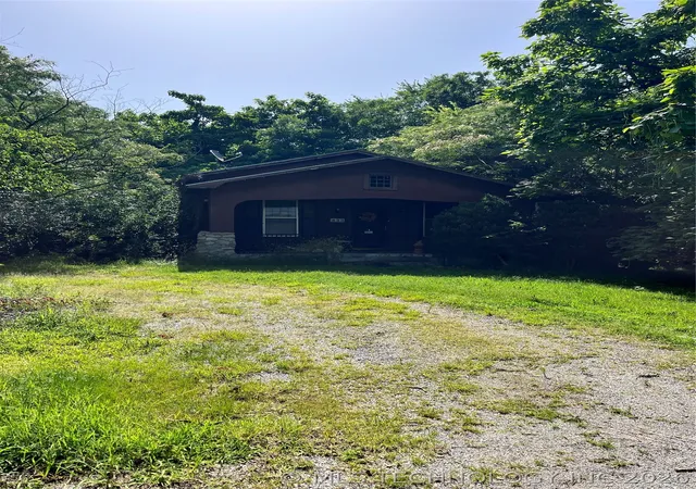 Photo 2 of Single family home for sale at 433 S Pecan St, Nowata, OK 74048 | MLS# 2624730 | Listing updated on 2026-09-18