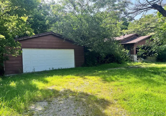 Photo 3 of Single family home for sale at 433 S Pecan St, Nowata, OK 74048 | MLS# 2624730 | Listing updated on 2026-09-18