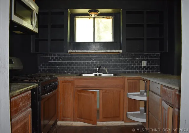 Photo 4 of Sale Pending at 2051 S Tarkington St, Tahlequah, OK 74464 | MLS# 2624586 | Listing updated on 2026-09-23