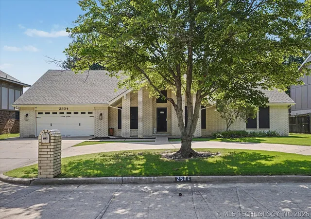 Photo 2 of Single family home for sale at 2504 Fort Davis Dr, Muskogee, OK 74403 | MLS# 2624774 | Listing updated on 2026-08-24