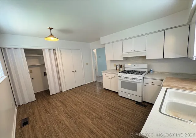 4th image of 1925 E 51St Pl, Tulsa, OK 74105 | MLS# 2624027