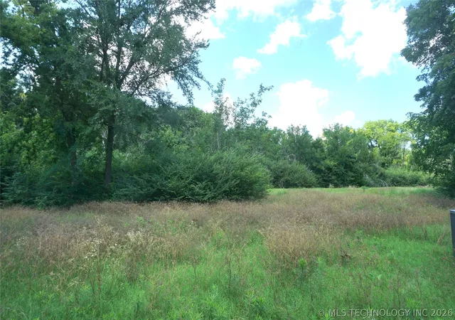 2nd image of 206 E Scott St, Henryetta, OK 74437 | MLS# 2624695