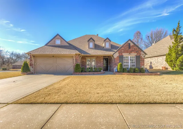 Photo 1 of Single family home for sale at 2324 S Kalanchoe Ave, Broken Arrow, OK 74012 | MLS# 2624682 | Listing updated on 2026-08-20