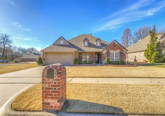 Photo 2 of Single family home for sale at 2324 S Kalanchoe Ave, Broken Arrow, OK 74012 | MLS# 2624682 | Listing updated on 2026-08-20