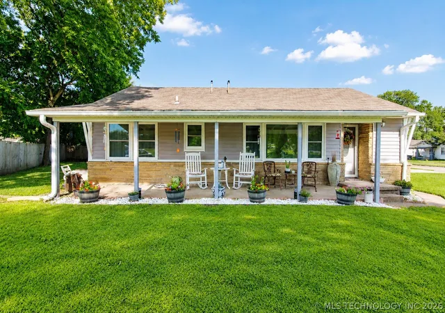 Photo 1 of Single family home for sale at 512 E 16th Street, Okmulgee, OK 74447 | MLS# 2624758 | Listing updated on 2026-08-20