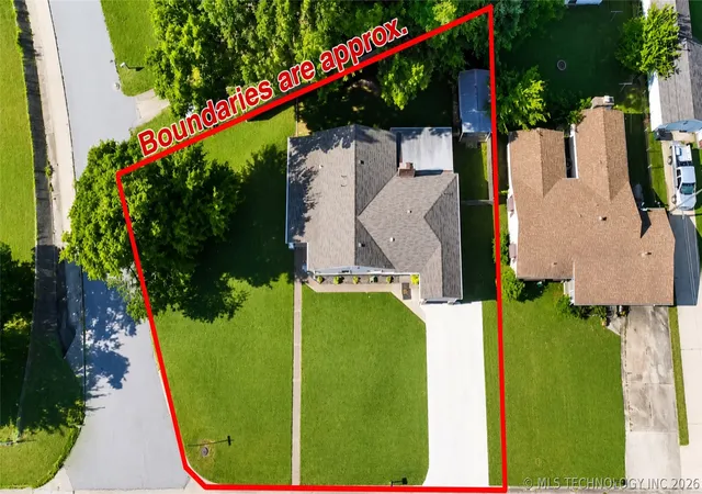 Photo 2 of Single family home for sale at 512 E 16th Street, Okmulgee, OK 74447 | MLS# 2624758 | Listing updated on 2026-08-20
