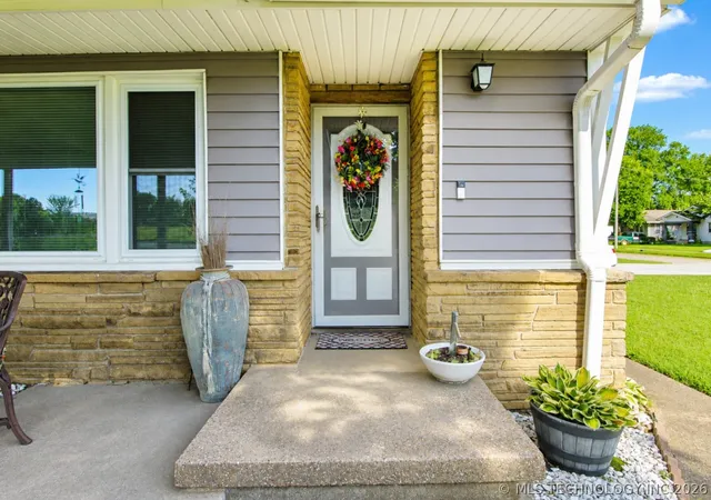 Photo 3 of Single family home for sale at 512 E 16th Street, Okmulgee, OK 74447 | MLS# 2624758 | Listing updated on 2026-08-20