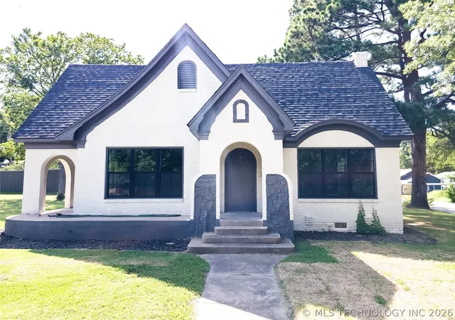 Photo 2 of Single family home for sale at 223 North 10th, Durant, OK 74701 | MLS# 2624866 | Listing updated on 2026-09-01
