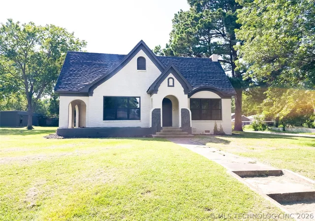 Photo 3 of Single family home for sale at 223 North 10th, Durant, OK 74701 | MLS# 2624866 | Listing updated on 2026-09-01