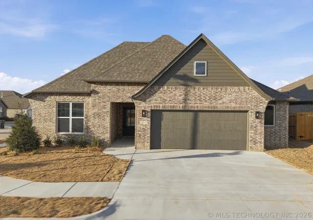 Photo 1 of Single family home for sale at 1300 N Beech St, Broken Arrow, OK 74012 | MLS# 2624849 | Listing updated on 2026-07-09