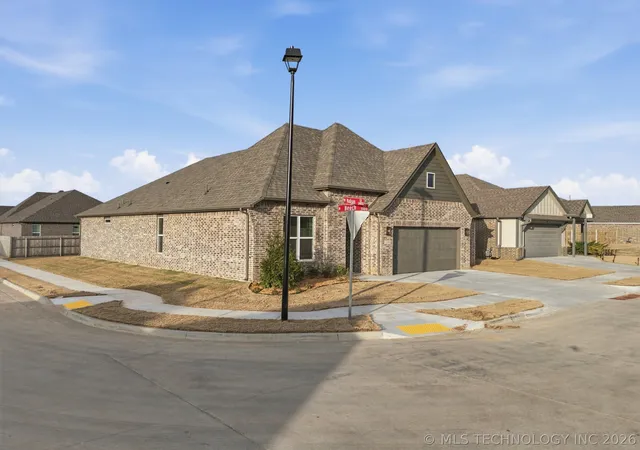 Photo 3 of Single family home for sale at 1300 N Beech St, Broken Arrow, OK 74012 | MLS# 2624849 | Listing updated on 2026-07-09