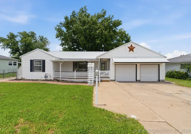 1st image of 215 Ne Wilshire Ave, Bartlesville, OK 74006 | MLS# 2624685