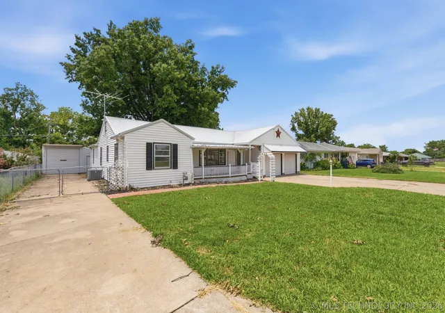 2nd image of 215 Ne Wilshire Ave, Bartlesville, OK 74006 | MLS# 2624685