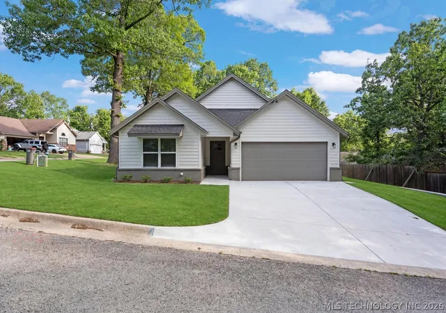 1st image of 1312 Hummingbird Ln, Grove, OK 74344 | MLS# 2622493