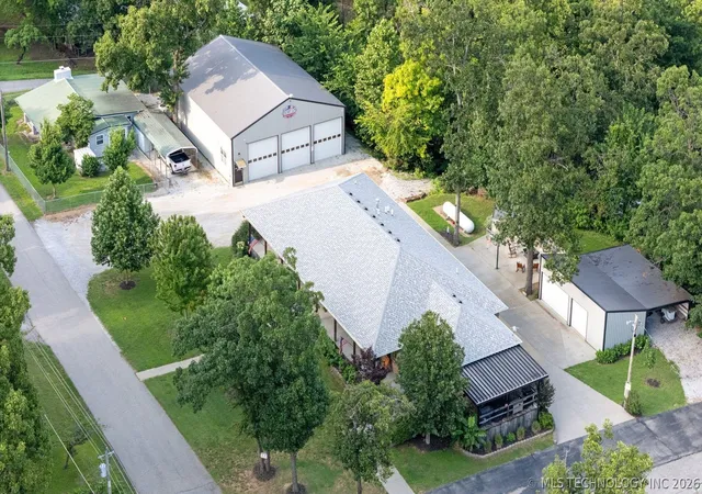 2nd image of 31880 Crescent Dr, Afton, OK 74331 | MLS# 2622308