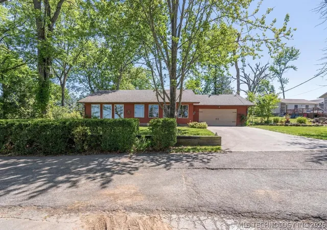 4th image of 1106 Red Bud Dr, Grove, OK 74344 | MLS# 2619729