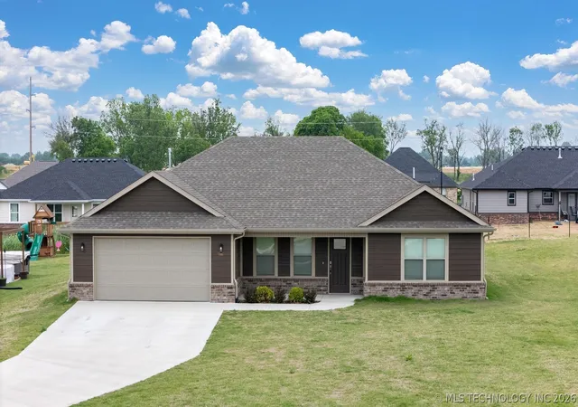 1st image of 1100 Center Court Cir, Grove, OK 74344 | MLS# 2618898