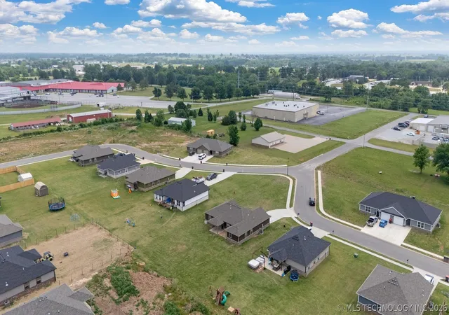 33rd image of 1100 Center Court Cir, Grove, OK 74344 | MLS# 2618898