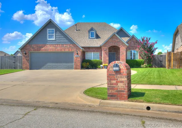 Photo 1 of Single family home for sale at 1320 W Dover St, Broken Arrow, OK 74012 | MLS# 2624789 | Listing updated on 2026-08-20