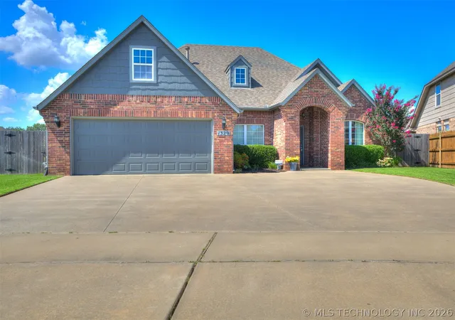 Photo 2 of Single family home for sale at 1320 W Dover St, Broken Arrow, OK 74012 | MLS# 2624789 | Listing updated on 2026-08-20