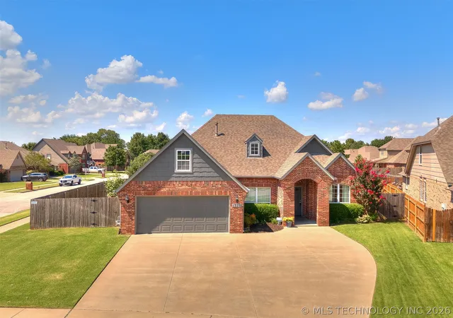 Photo 3 of Single family home for sale at 1320 W Dover St, Broken Arrow, OK 74012 | MLS# 2624789 | Listing updated on 2026-08-20