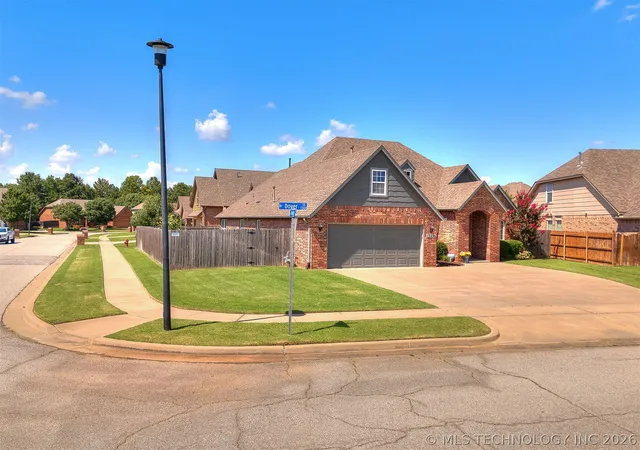 Photo 3 of Single family home for sale at 1320 W Dover St, Broken Arrow, OK 74012 | MLS# 2624789 | Listing updated on 2026-08-20